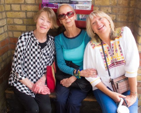 Glenda Jackson, Georgina Hale, Vicki Russell