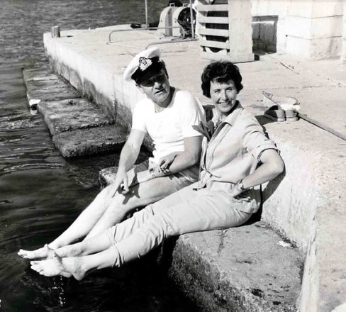 Kenneth More and Wendy Toye relax during the filming of We Joined The Navy